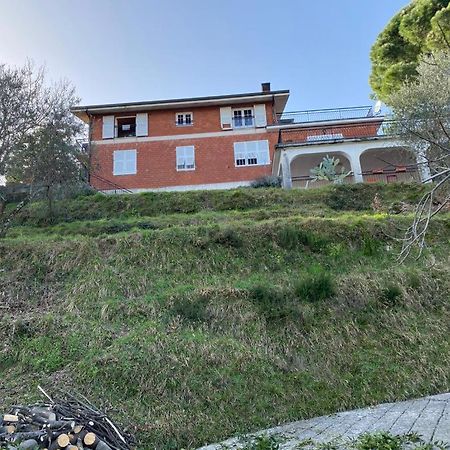 Casa Vacanza Villa Patrizia Follo Alto Luaran gambar